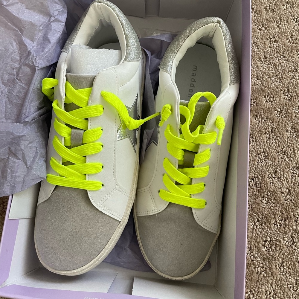 Steve Madden sneakers new with tags size 7.5M